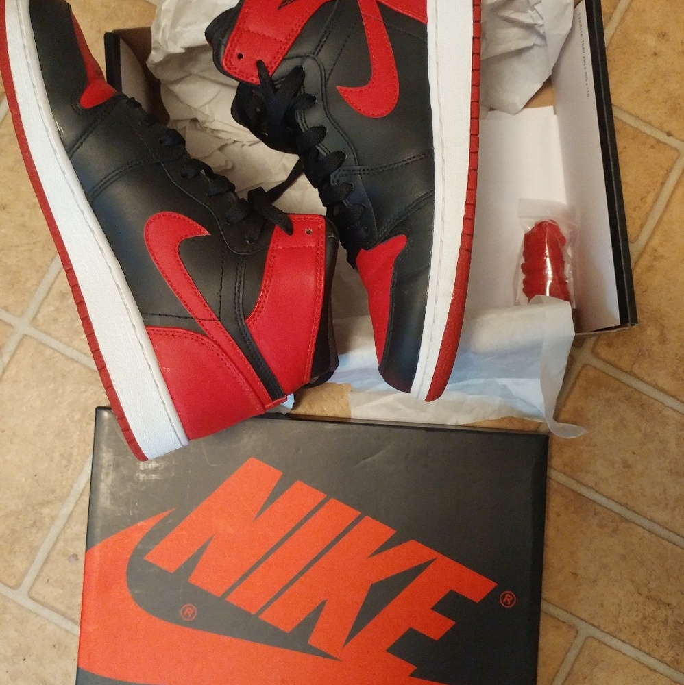 OG bred 1s, 2013. letgo.onelink.me/O2PG/1d54e60f
